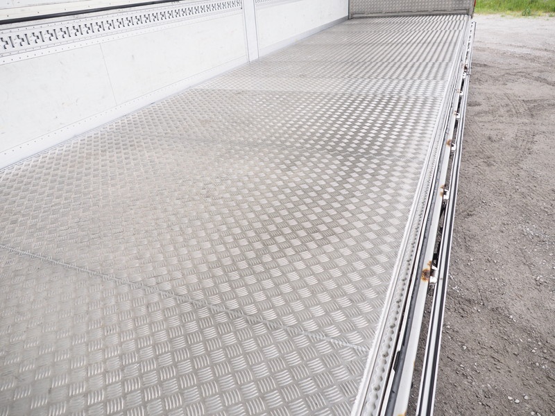 いすゞ ギガ 冷凍ウイング 大型 QKG-CYJ77A 年式 H25[写真14]