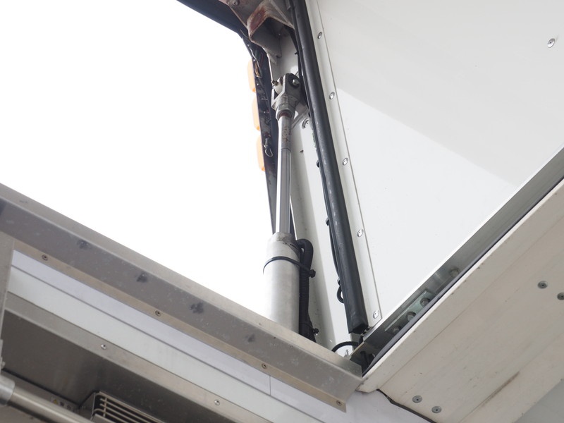 いすゞ ギガ 冷凍ウイング 大型 QKG-CYJ77A 年式 H25[写真24]