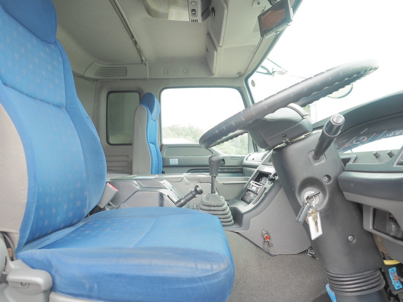 いすゞ ギガ 冷凍ウイング 大型 QKG-CYJ77A 年式 H25[写真35]