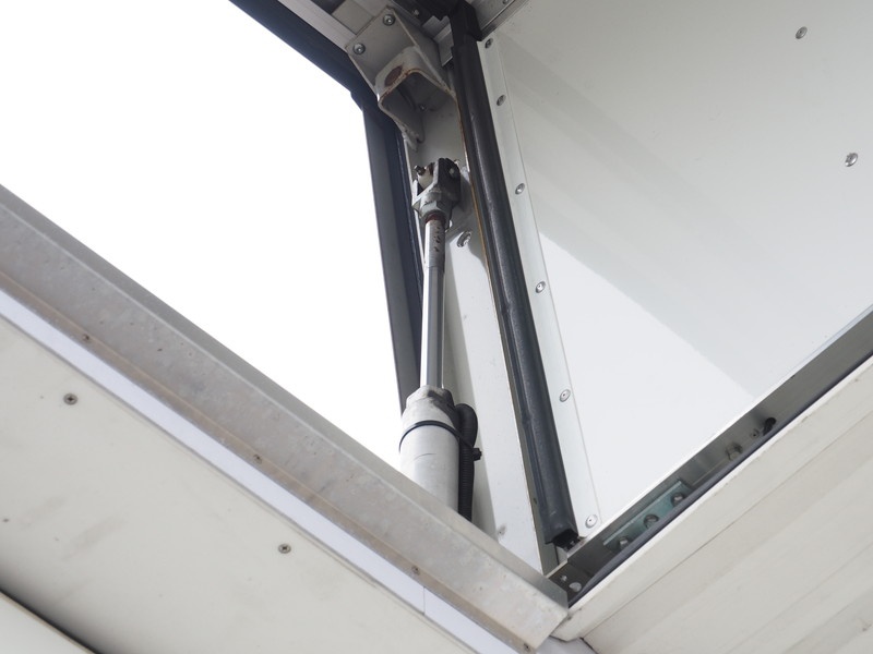 いすゞ ギガ 冷凍ウイング 大型 QKG-CYJ77A 年式 H25[写真18]