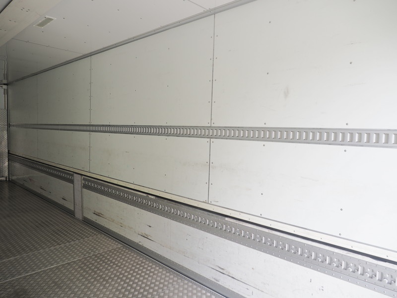 いすゞ ギガ 冷凍ウイング 大型 QKG-CYJ77A 年式 H25[写真31]