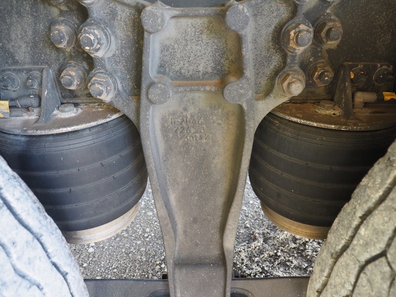 いすゞ ギガ 平ボディ 大型 QKG-CYL77A　 年式 H25[写真23]