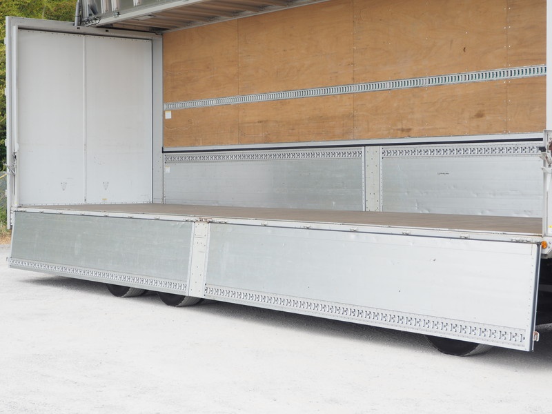 いすゞ ギガ ウイング車 大型 QKG-CYJ77B 年式 H28[写真12]