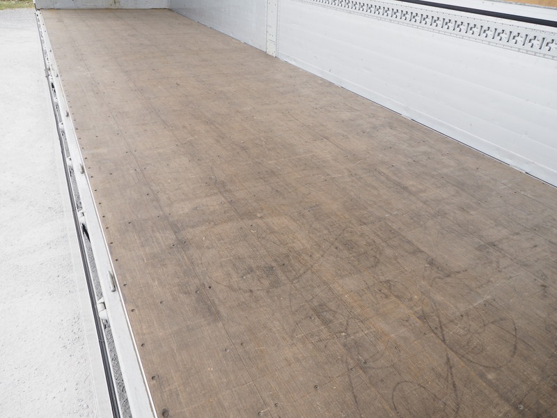 いすゞ ギガ ウイング車 大型 QKG-CYJ77B 年式 H28[写真14]