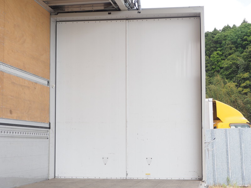 いすゞ ギガ ウイング車 大型 QKG-CYJ77B 年式 H28[写真15]