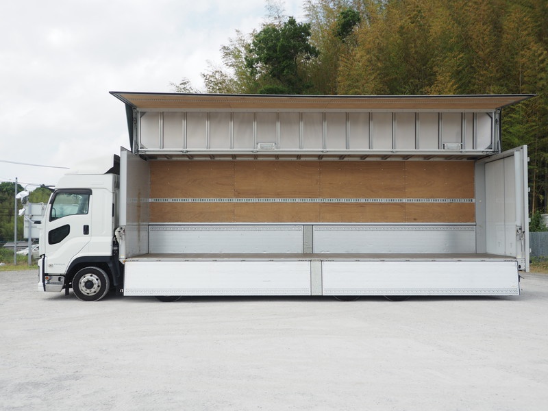 いすゞ ギガ ウイング車 大型 QKG-CYJ77B 年式 H28[写真22]