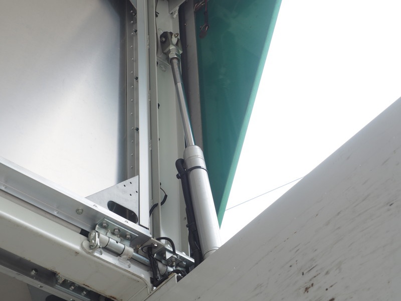 いすゞ ギガ ウイング車 大型 LKG-CYJ77A 年式 H23[写真17]