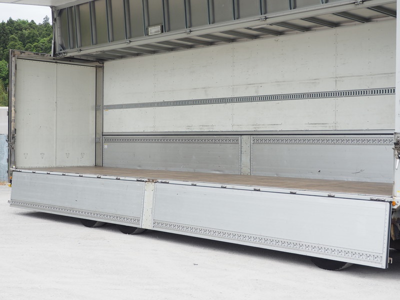 いすゞ ギガ ウイング車 大型 LKG-CYJ77A 年式 H23[写真12]