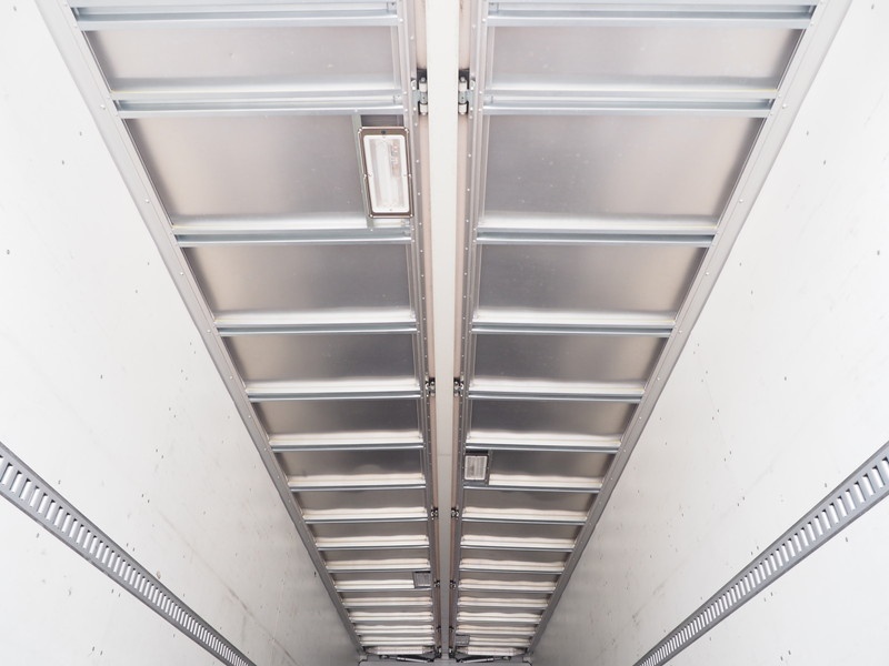 いすゞ ギガ ウイング車 大型 LKG-CYJ77A 年式 H23[写真28]