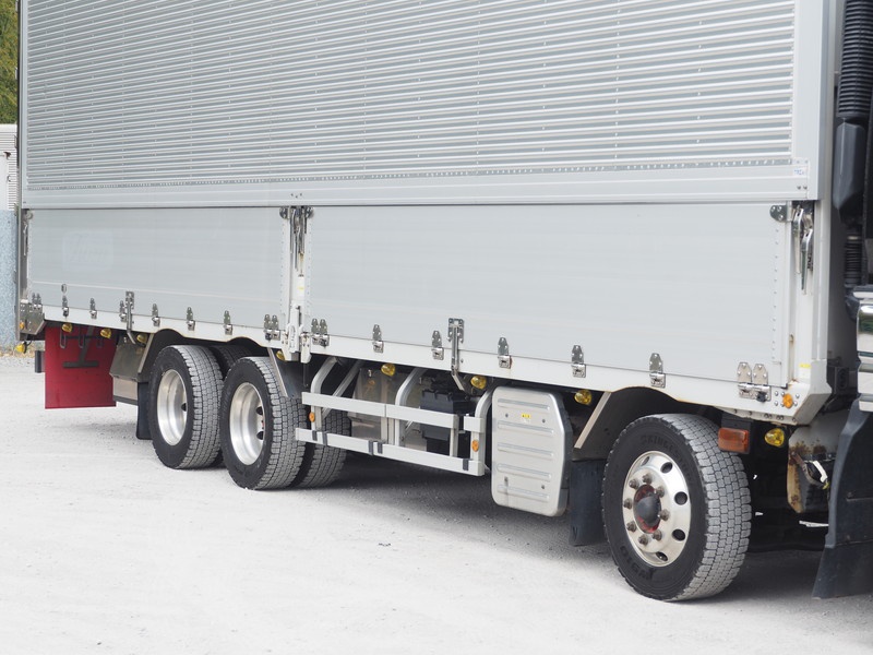 いすゞ ギガ ウイング車 大型 LKG-CYJ77A 年式 H23[写真10]