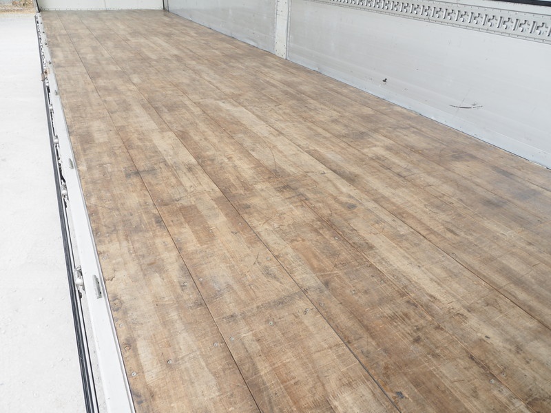 いすゞ ギガ ウイング車 大型 LKG-CYJ77A 年式 H23[写真13]