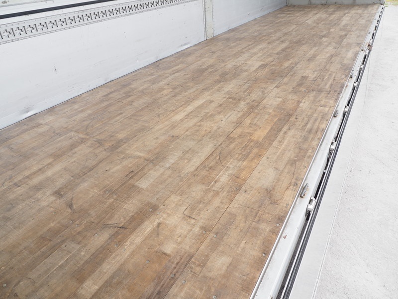 いすゞ ギガ ウイング車 大型 LKG-CYJ77A 年式 H23[写真14]