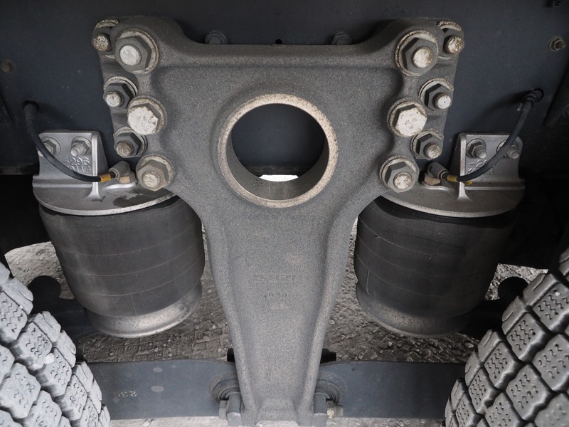 いすゞ ギガ ウイング車 大型 LKG-CYJ77A 年式 H23[写真40]