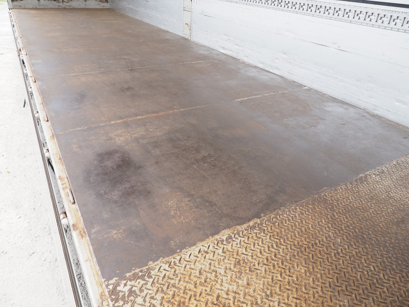 いすゞ ギガ ウイング車 大型 QKG-CYJ77A 年式 H25[写真14]