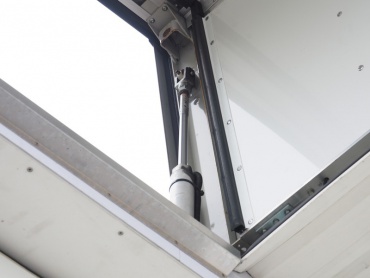 いすゞ ギガ 冷凍ウイング 大型 QKG-CYJ77A 年式 H25 [写真18]