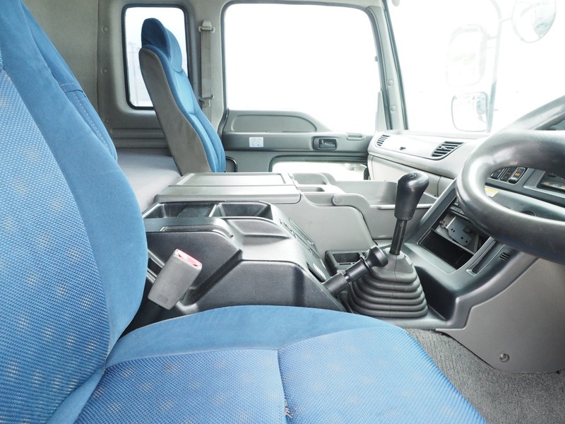 いすゞ ギガ ウイング車 大型 PDG-CYJ77W8 年式 H22[写真15]