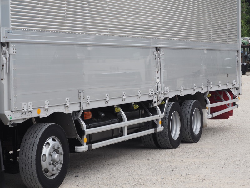 いすゞ ギガ ウイング車 大型 PDG-CYJ77W8 年式 H22[写真08]