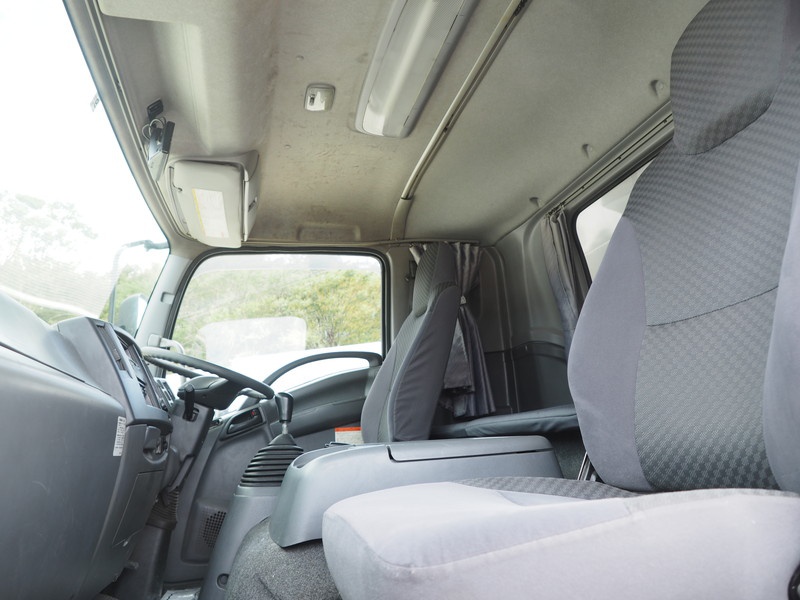 いすゞ フォワード ウイング車 中型 TKG-FRR90T2 年式 H27[写真38]