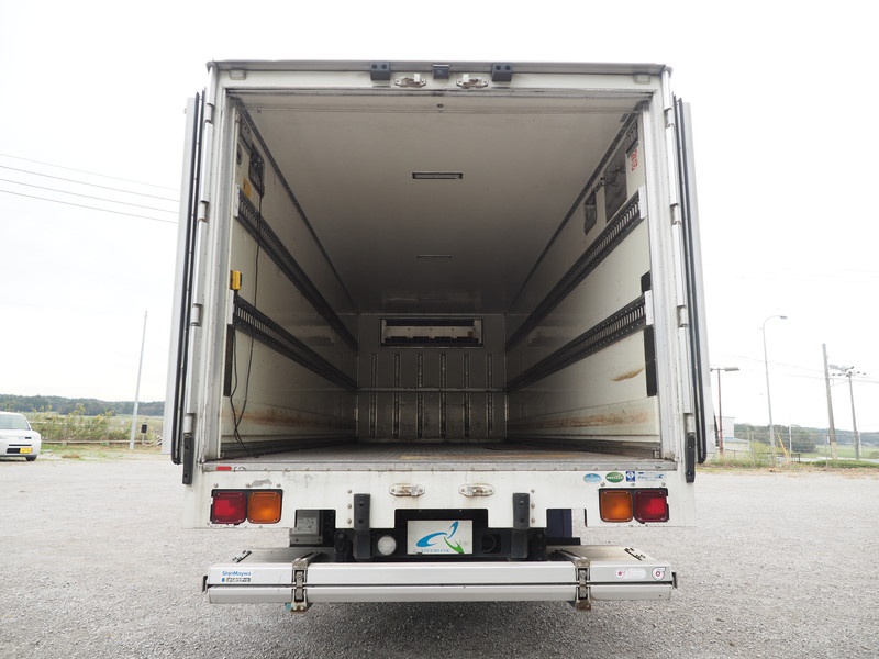 いすゞ フォワード 冷凍バン 中型 TKG-FRR90T2 年式 H25[写真09]