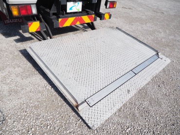 いすゞ エルフ バン車 小型 SKG-NPR85YN 年式 H23 [写真13]