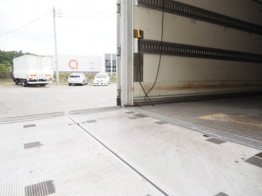 いすゞ フォワード 冷凍バン 中型 TKG-FRR90T2 年式 H25 [写真16]