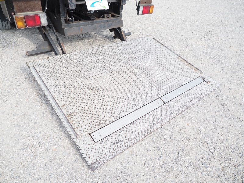 いすゞ エルフ バン車 小型 PA-NPR81N 年式 H18[写真15]