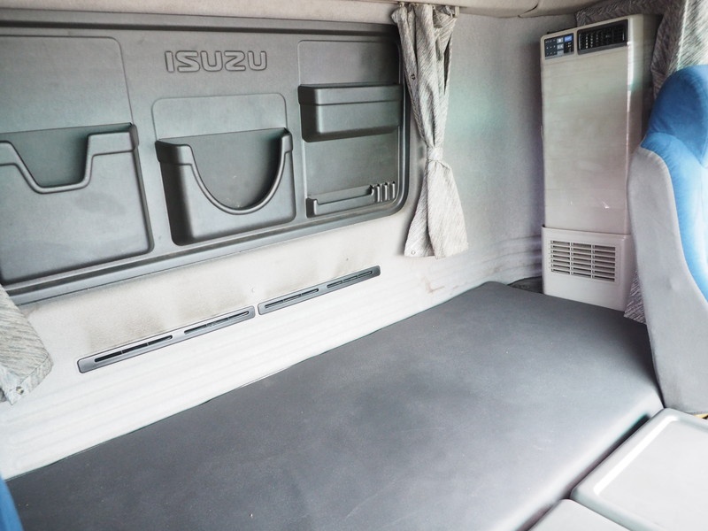 いすゞ ギガ ウイング車 大型 LKG-CYJ77A 年式 H23[写真26]