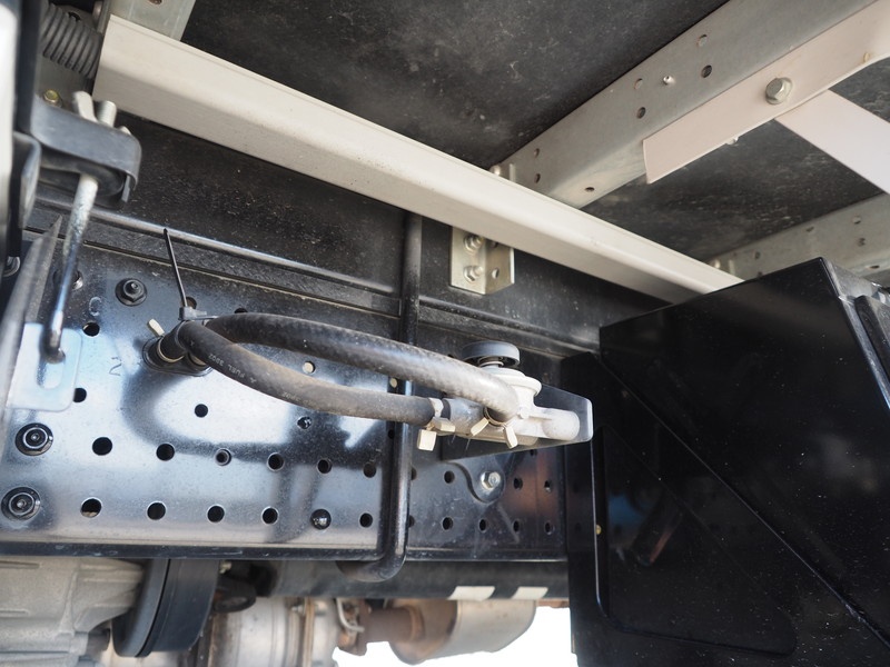 いすゞ エルフ ウイング車 小型 SKG-NPR85YN 年式 H25[写真30]