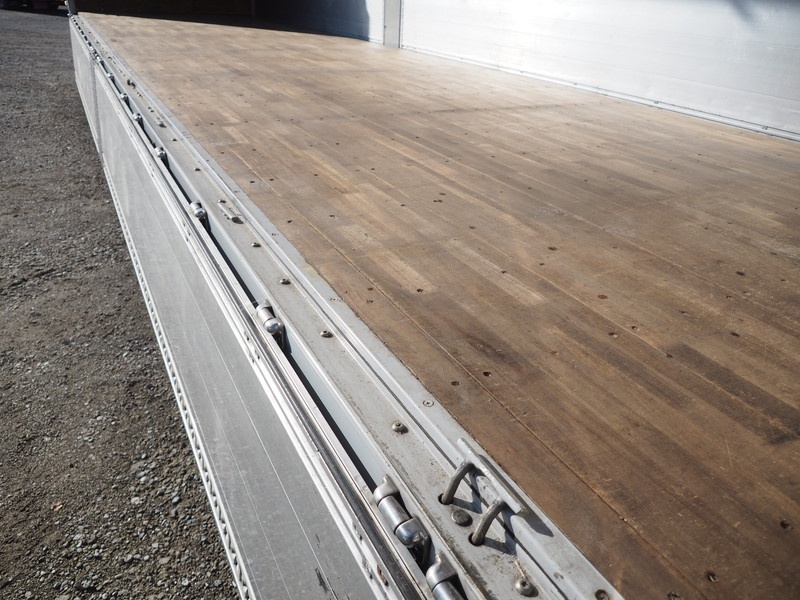 いすゞ ギガ ウイング車 大型 QKG-CYJ77A 年式 H25[写真18]