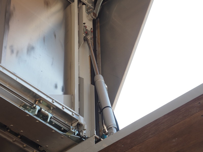 いすゞ ギガ ウイング車 大型 QKG-CYJ77A 年式 H25[写真09]