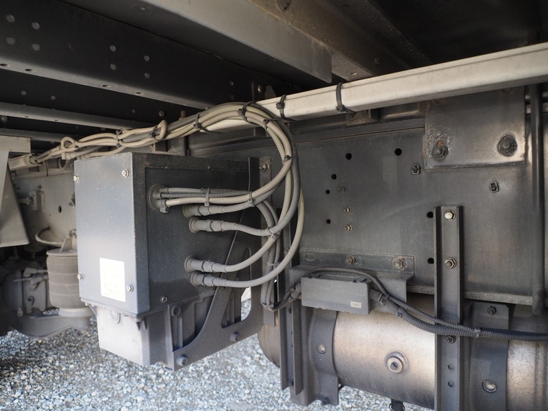 いすゞ ギガ ウイング車 大型 QKG-CYJ77A 年式 H25[写真42]