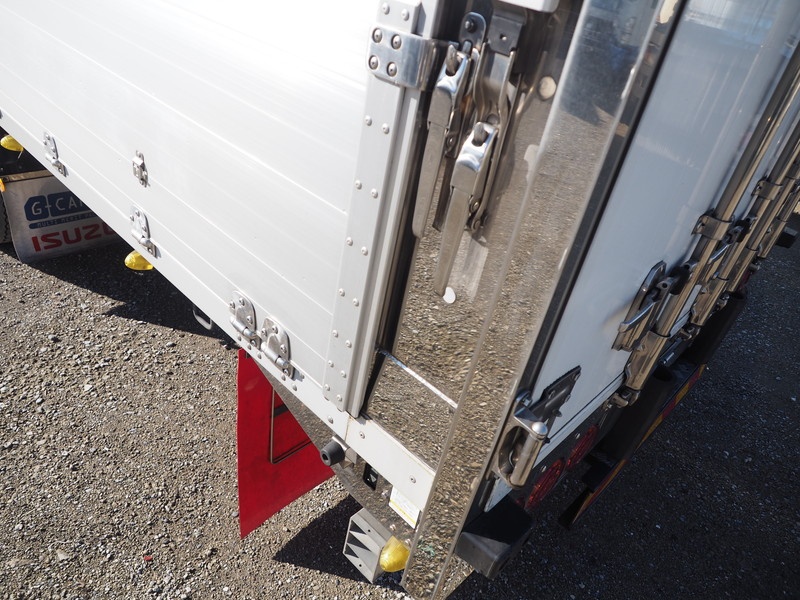 いすゞ ギガ ウイング車 大型 QKG-CYJ77A 年式 H25[写真28]