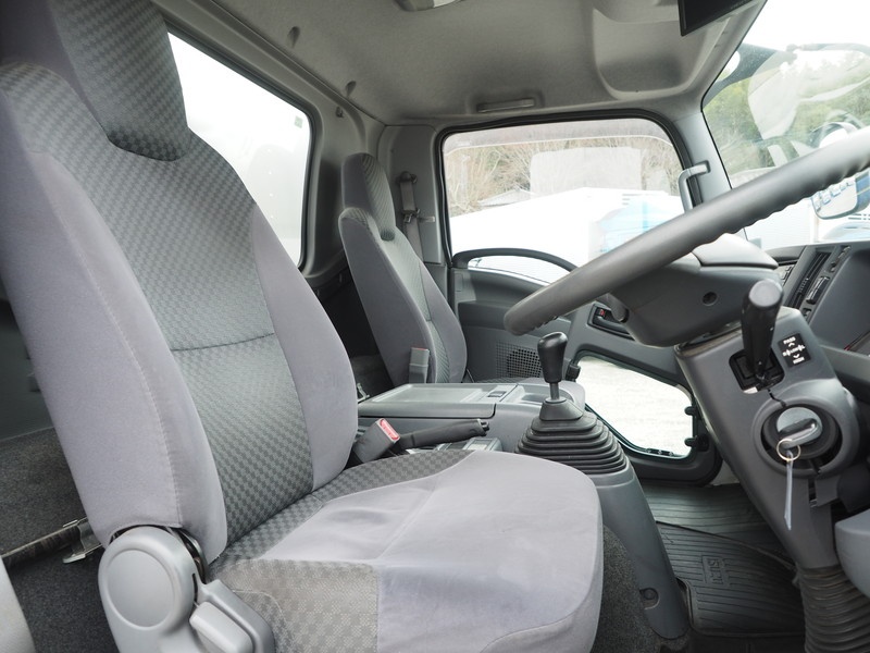 いすゞ フォワード バン車 中型 TKG-FRR90S2 年式 H26[写真17]