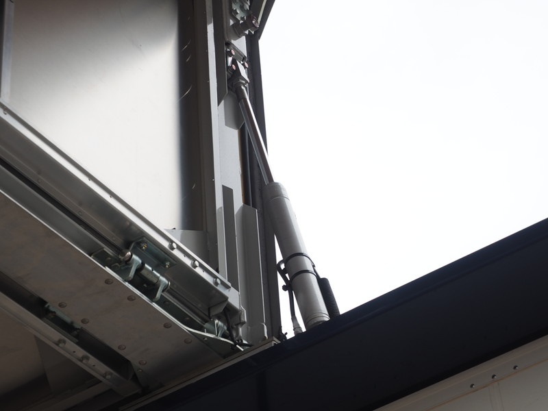 いすゞ ギガ ウイング車 大型 QKG-CYJ77A 年式 H27[写真14]