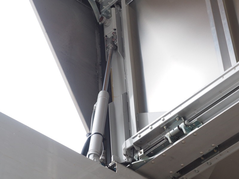 いすゞ ギガ ウイング車 大型 QKG-CYJ77A 年式 H27[写真13]