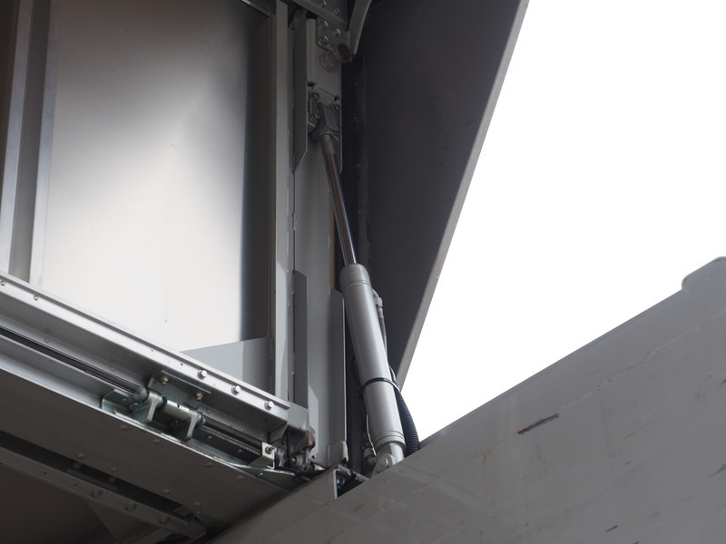 いすゞ ギガ ウイング車 大型 QKG-CYJ77A 年式 H27[写真09]