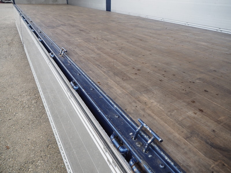 いすゞ ギガ ウイング車 大型 QKG-CYJ77A 年式 H27[写真18]