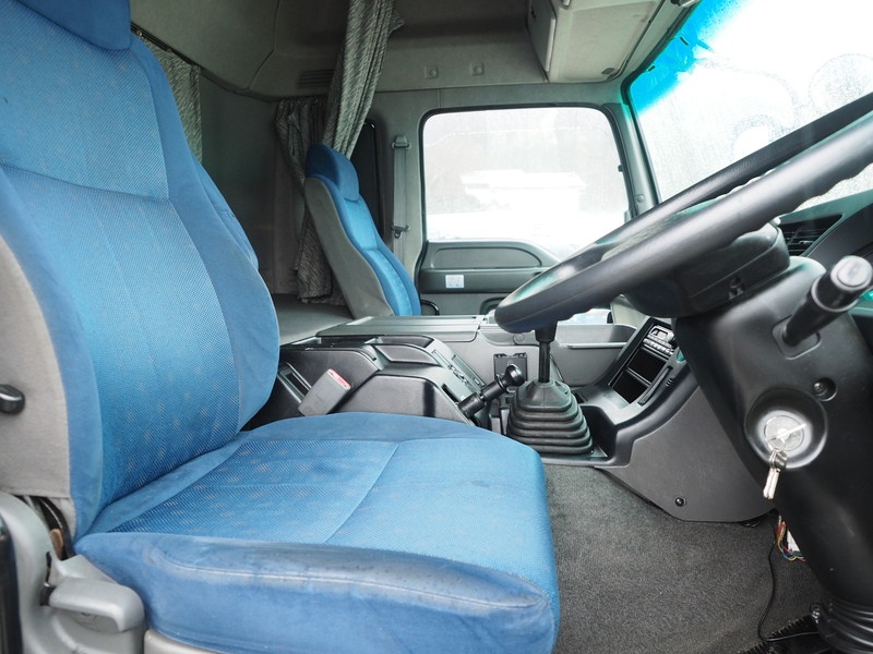 いすゞ ギガ ウイング車 大型 QKG-CYJ77A 年式 H27[写真26]