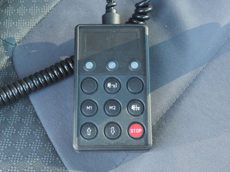 いすゞ フォワード ウイング車 中型 TKG-FRR90T2 年式 H27[写真38]