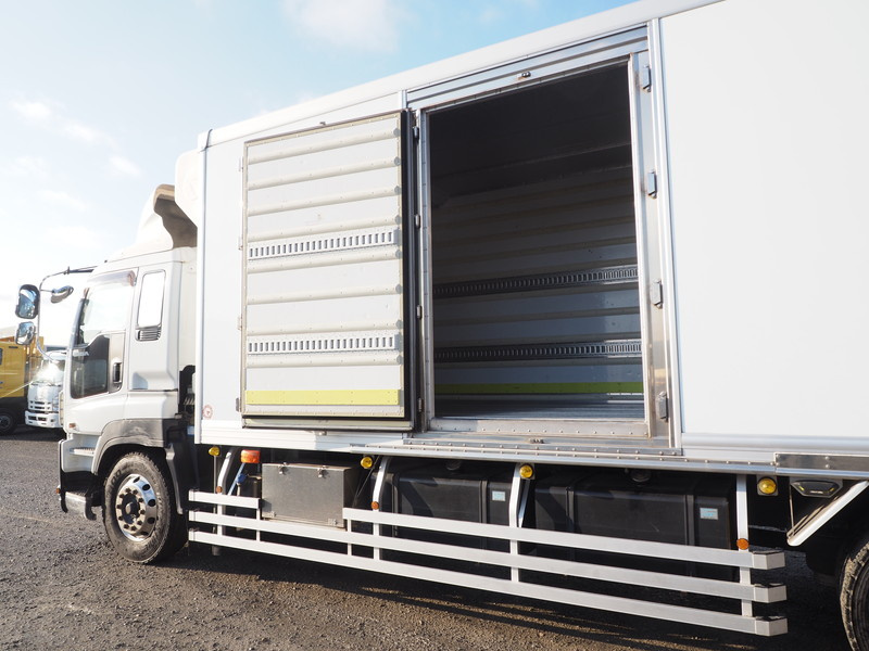 いすゞ ギガ 冷凍バン 大型 QKG-CYL77A 年式 H26[写真11]