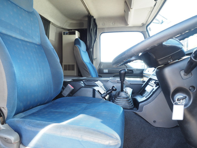 いすゞ ギガ 冷凍ウイング 大型 QKG-CYL77A 年式 H26[写真27]