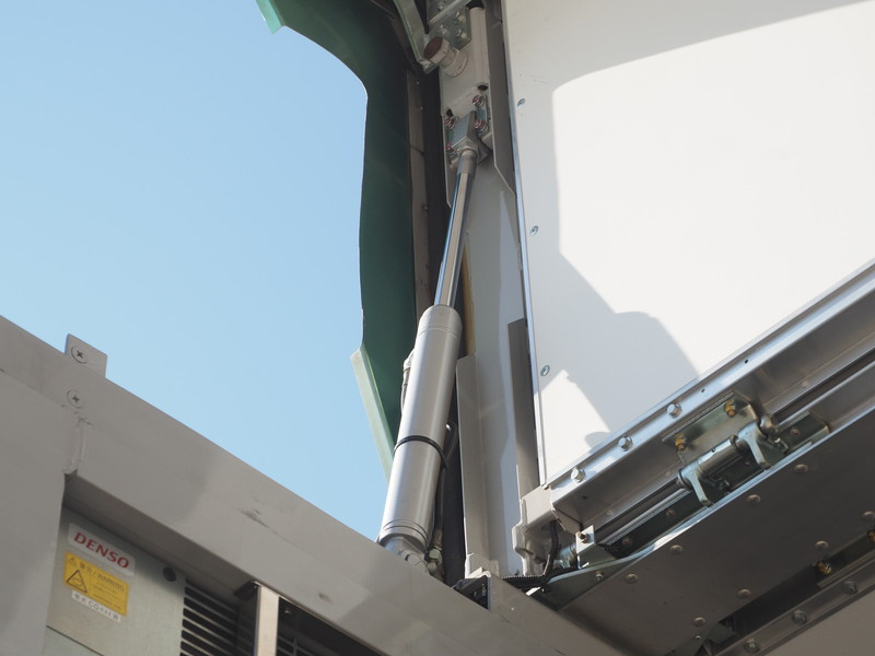 いすゞ ギガ 冷凍ウイング 大型 QKG-CYL77A 年式 H26[写真13]