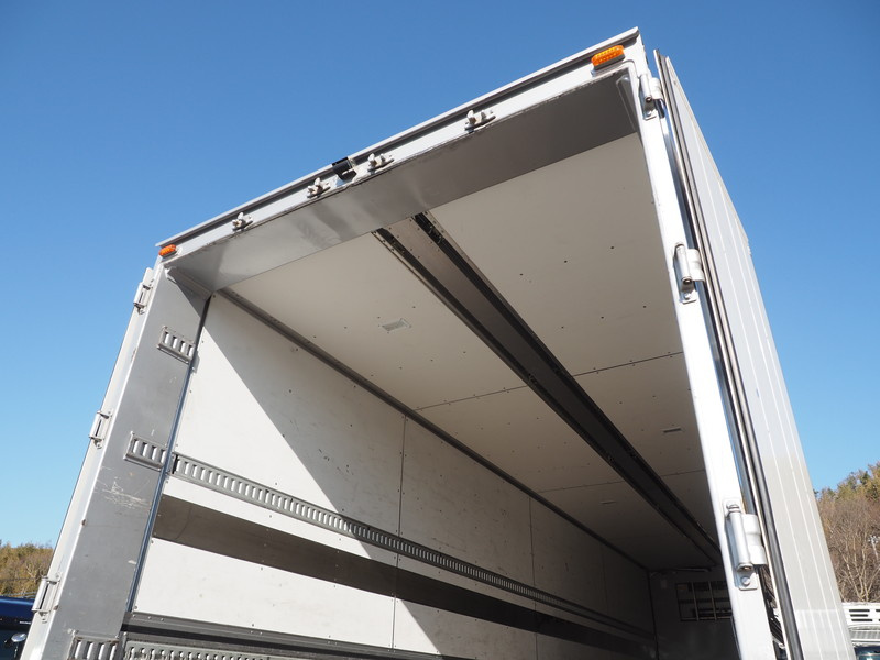 いすゞ ギガ 冷凍ウイング 大型 QKG-CYL77A 年式 H26[写真23]