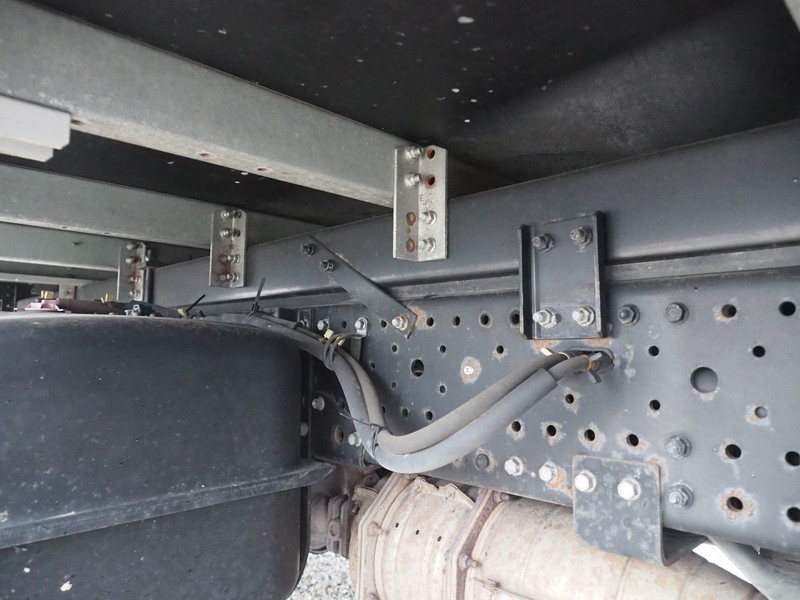 いすゞ エルフ バン車 小型 BDG-NPR85AN 年式 H21[写真24]