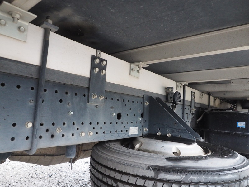 いすゞ フォワード 冷凍バン 中型 TKG-FRR90T2 年式 H25[写真29]