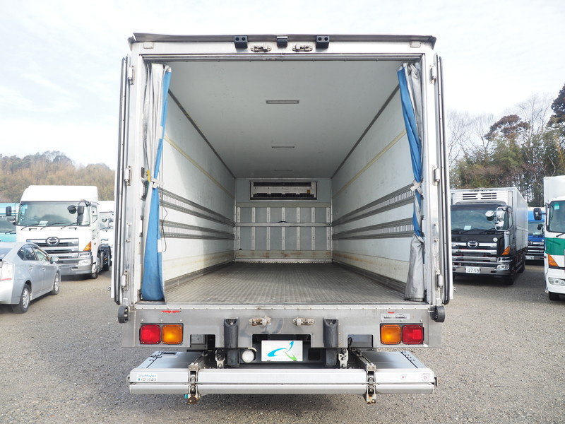 いすゞ フォワード 冷凍バン 中型 TKG-FRR90T2 年式 H25[写真09]