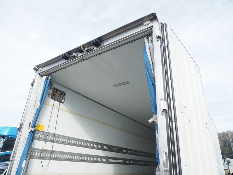 いすゞ フォワード 冷凍バン 中型 TKG-FRR90T2 年式 H25[写真13]