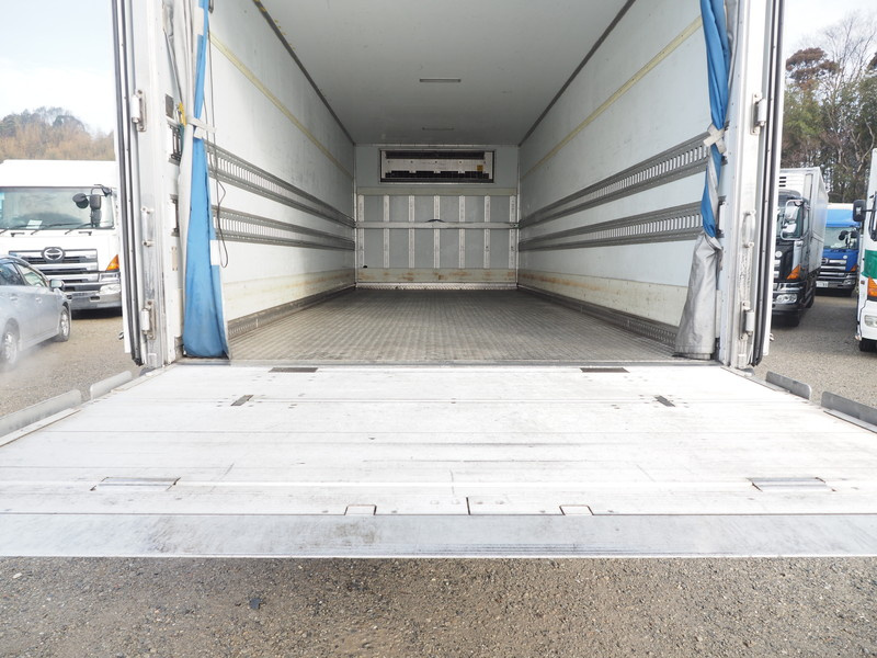 いすゞ フォワード 冷凍バン 中型 TKG-FRR90T2 年式 H25[写真18]