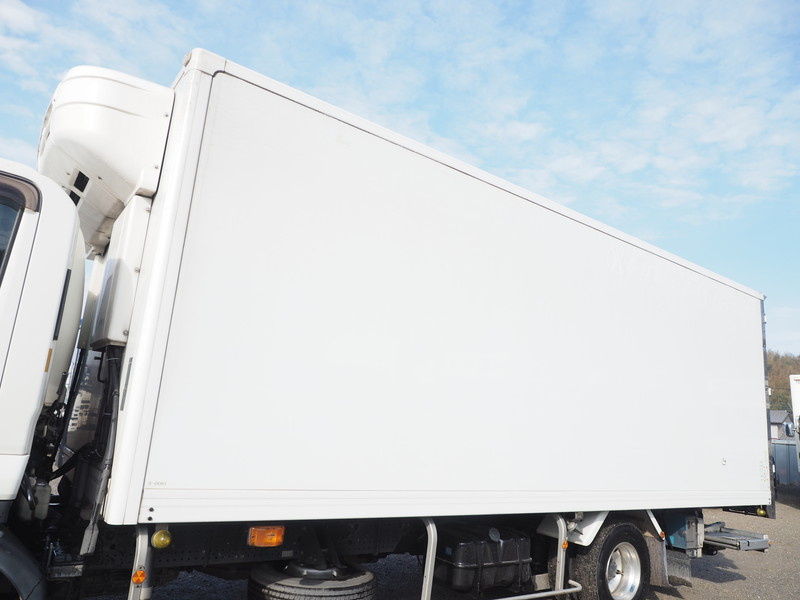 いすゞ フォワード 冷凍バン 中型 TKG-FRR90T2 年式 H25[写真08]