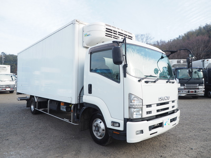 いすゞ フォワード 冷凍バン 中型 TKG-FRR90T2 年式 H25[写真03]
